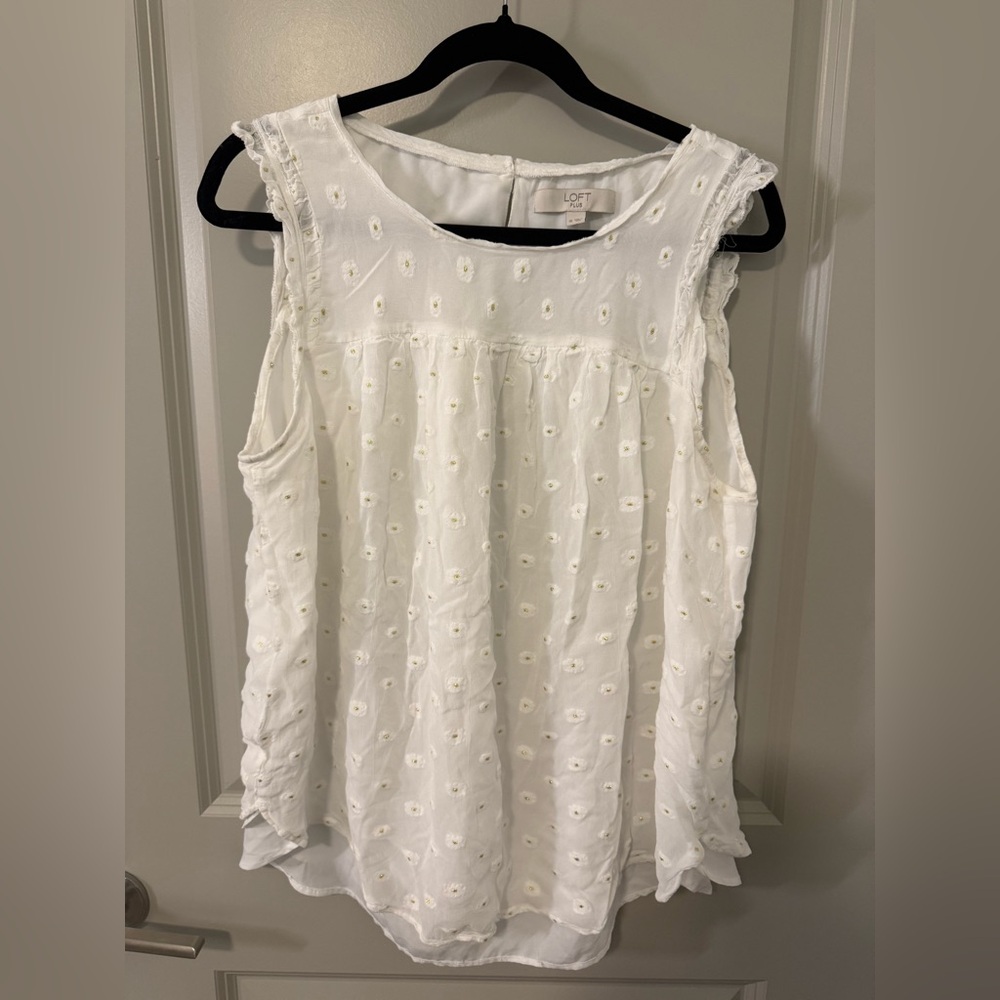 ⚜️ GORGEOUS ⚜️ LOFT Ivory Floral Sleeveless Blouse
